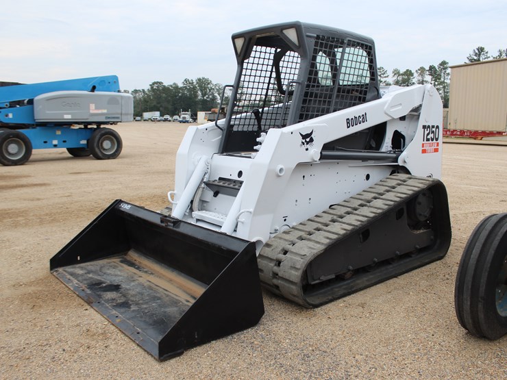 bobcat-t250-image-1