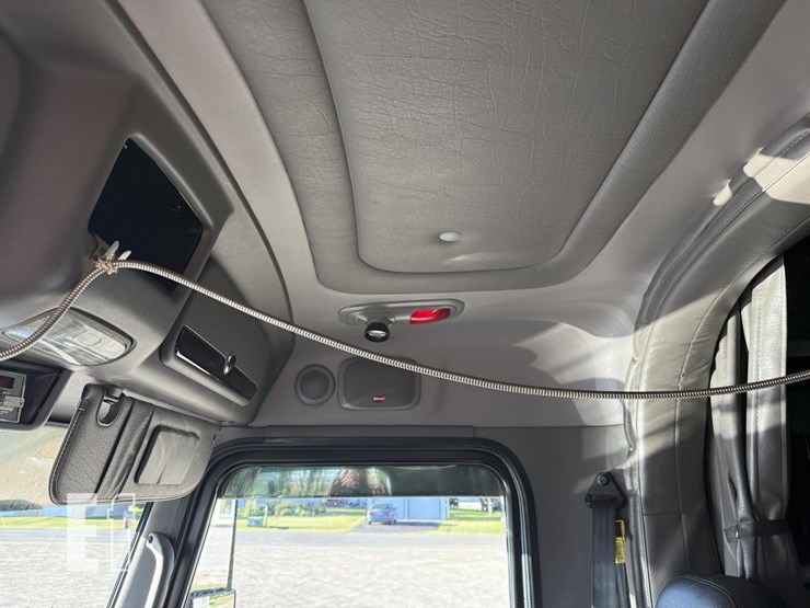 2021-peterbilt-389-image-20