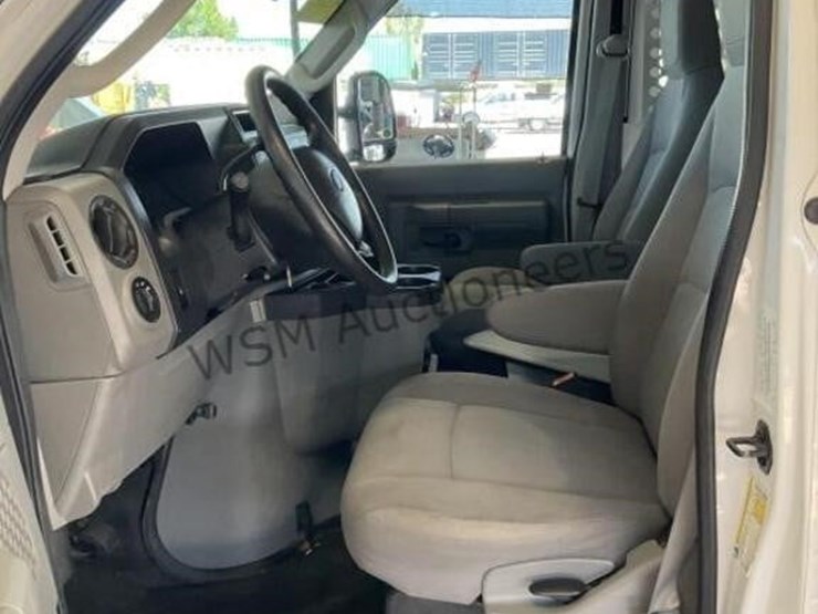 2012-ford-cargo-image-21