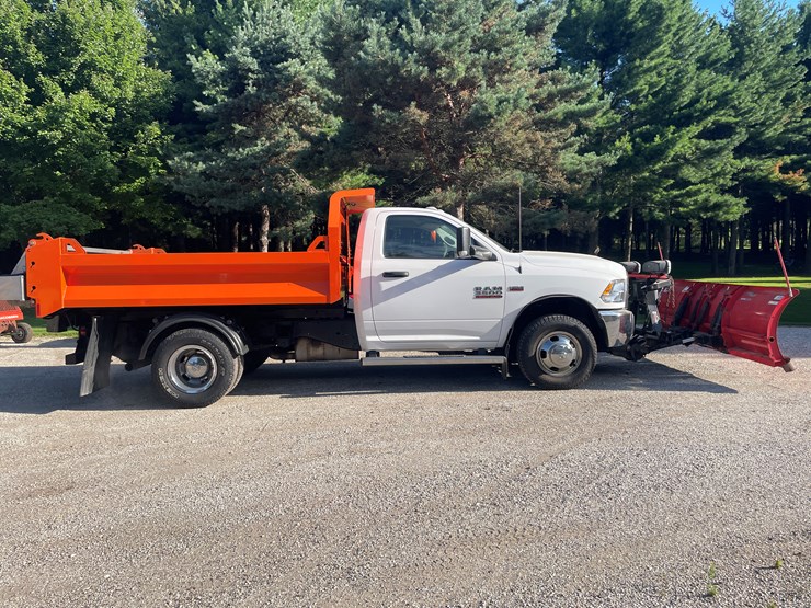 2018-dodge-ram-3500-image-4