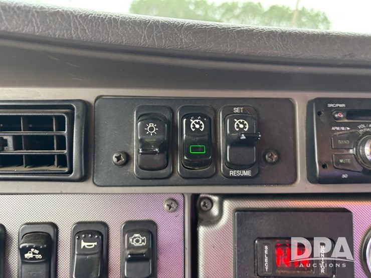 2012-kenworth-bottle-truck-(dr12101-unit-250)-image-69