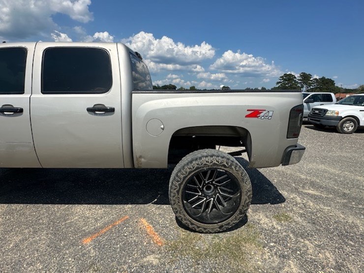 2009-chevrolet-silverado-image-11