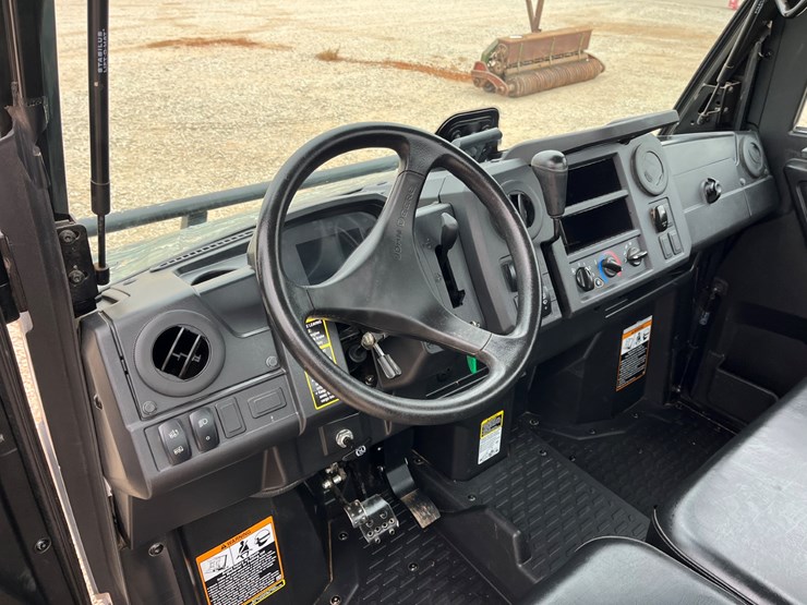 2019-john-deere-gator-image-8