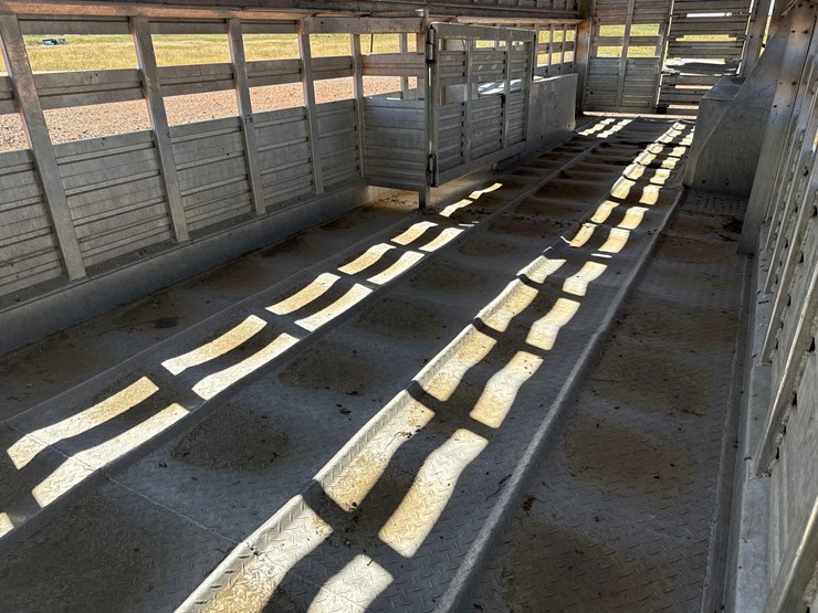 1988-sooner-livestock-trailer-image-9