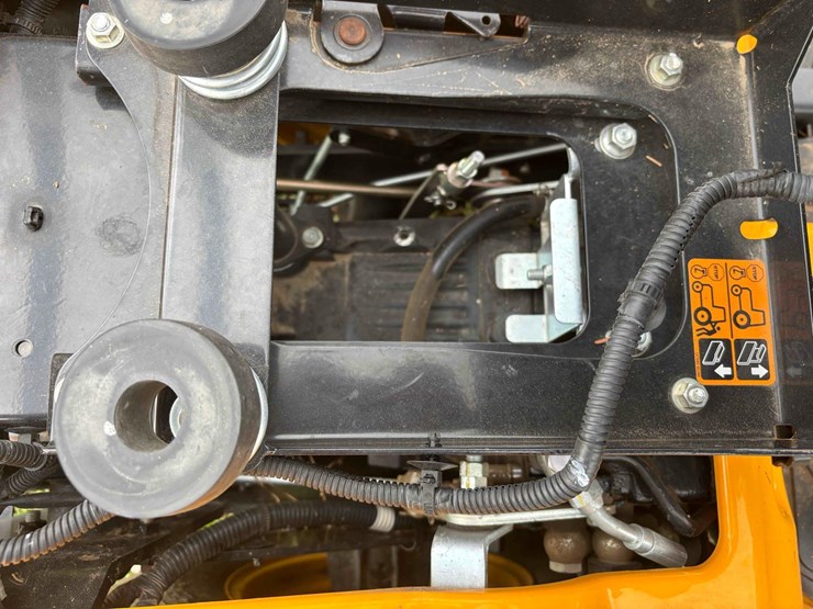 cub-cadet-yard-tractor-image-11