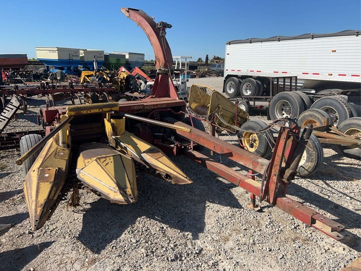 new-holland-890-image-1