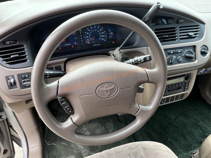 2002-toyota-sienna-le-image-8