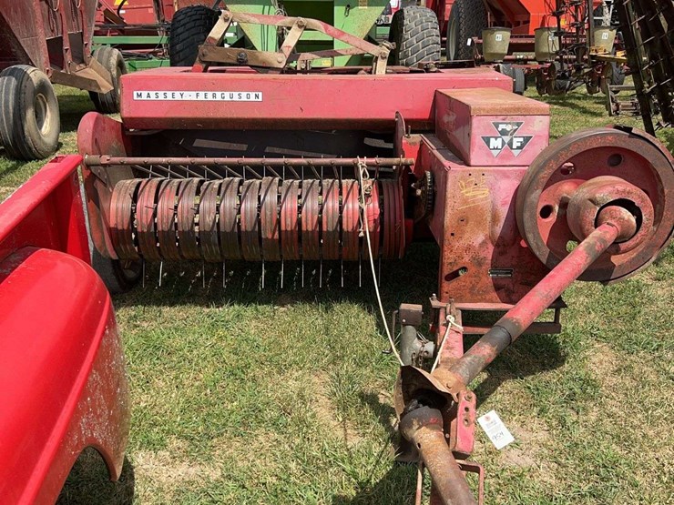 massey-ferguson-12-image-1