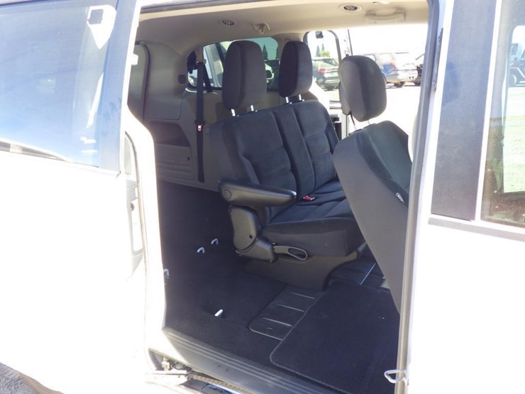 2017-dodge-grand-caravan-image-8