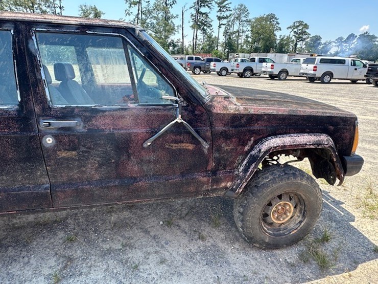 #22910-•-1984-jeep-image-17