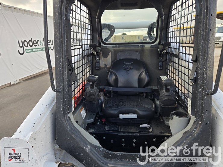 2022-bobcat-t770-image-34