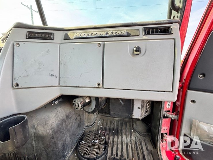 2017-western-star-w4700sb-day-cab-truck-(gp11326,-unit-81)-image-90