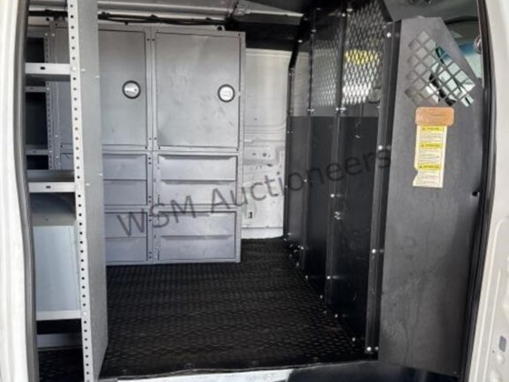 2012-ford-cargo-image-9