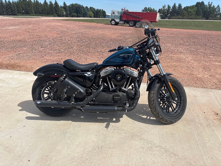 2017-harley-davidson-x11200-motorcycle-image-3