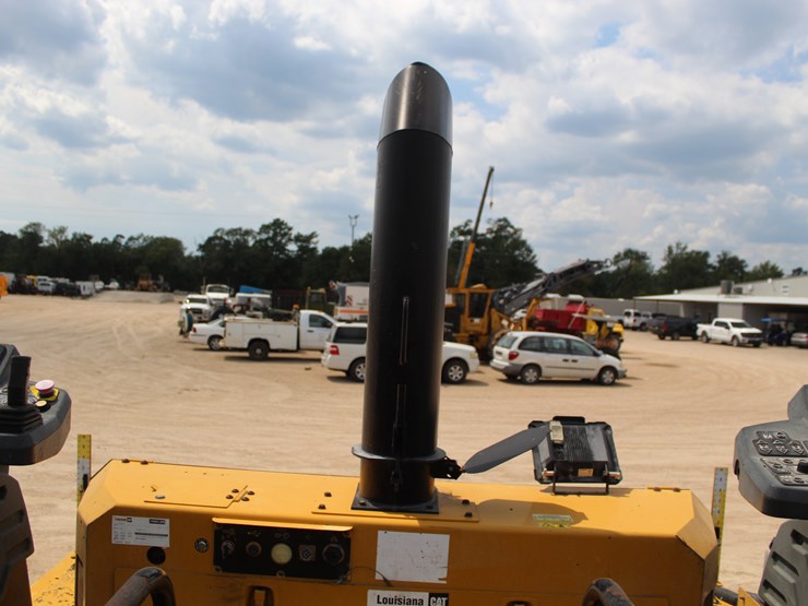 2017-caterpillar-ap-1055f-image-36