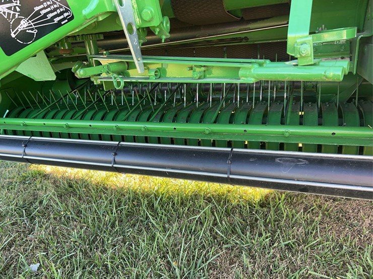 2020-john-deere-560m-image-9