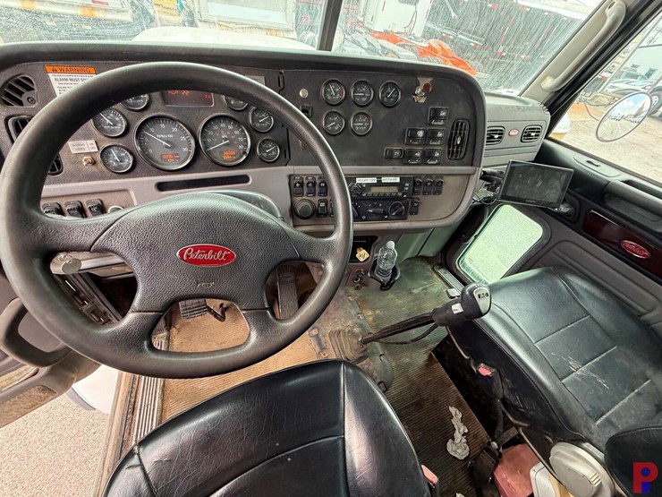 2012-peterbilt-367-image-10