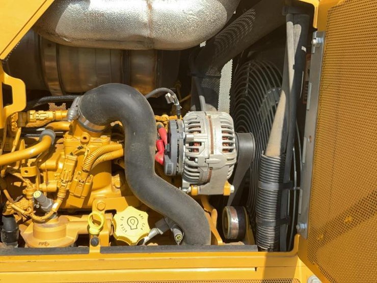 2017-deere-450k-lgp-image-42