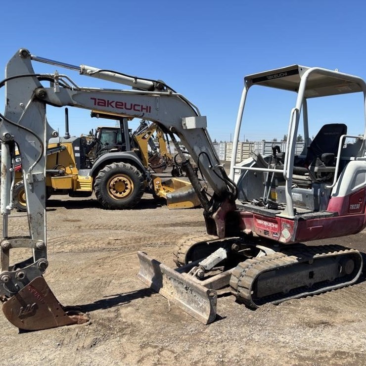 2016 TAKEUCHI TB230