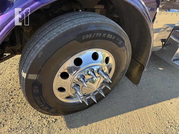 2021-peterbilt-389-image-58