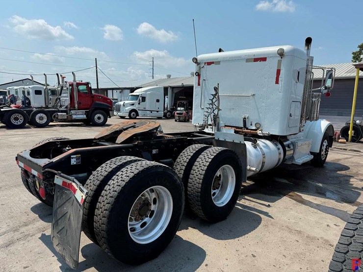 2013-peterbilt-367-image-4