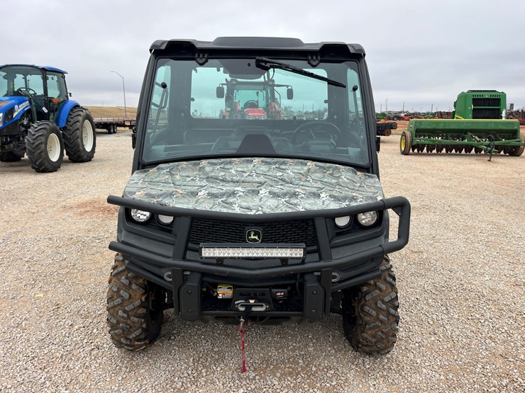 2019-john-deere-gator-image-17