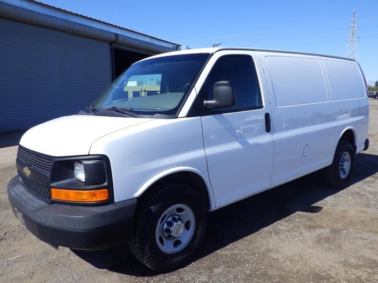 2014-chevrolet-express-2500-image-1