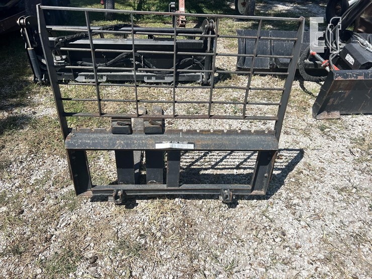 john-deere-570-image-1