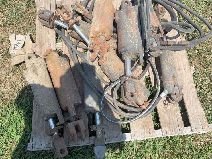 9-john-deere-hydraulic-cylinders-image-2