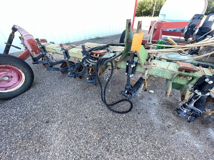 #9020-•-custom-4-row-liquid-fertilizer-applicator-w/pup-tank-image-10