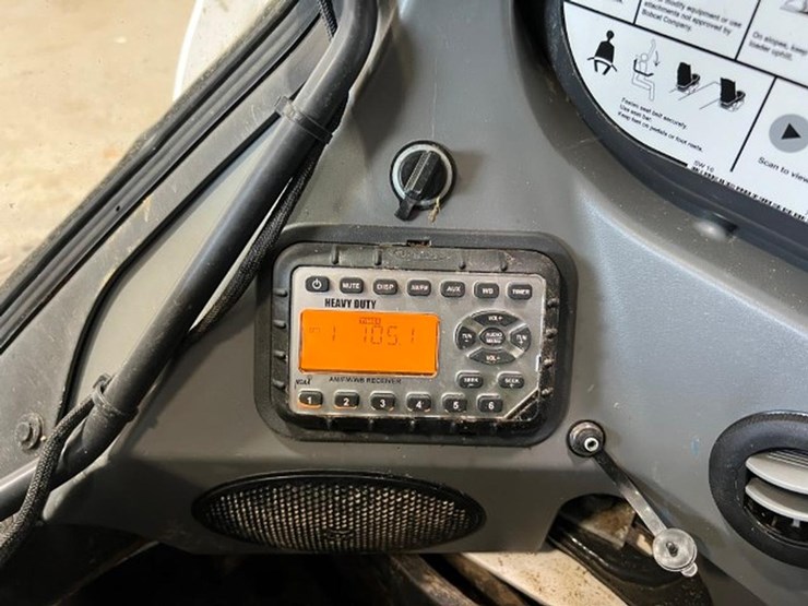 2022-bobcat-s740-image-27