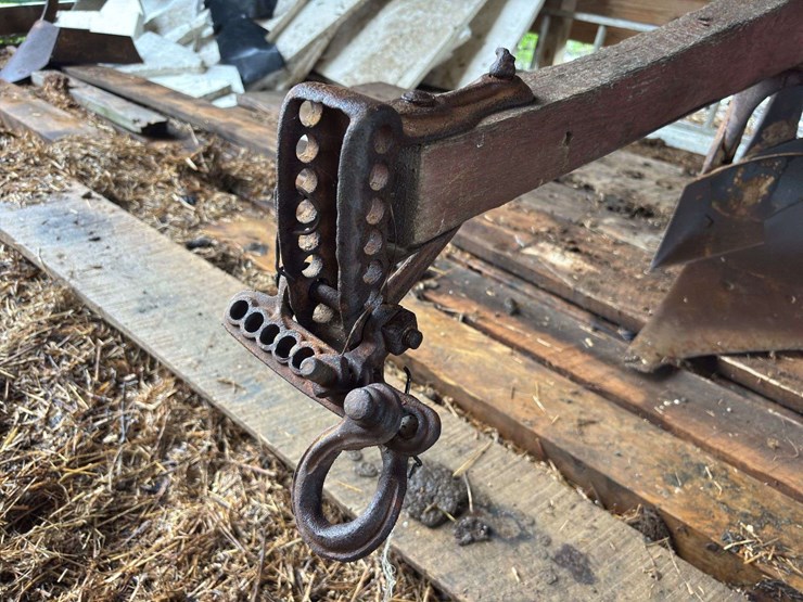 oliver-chilled-plow-works-15”-walking-plow-image-8