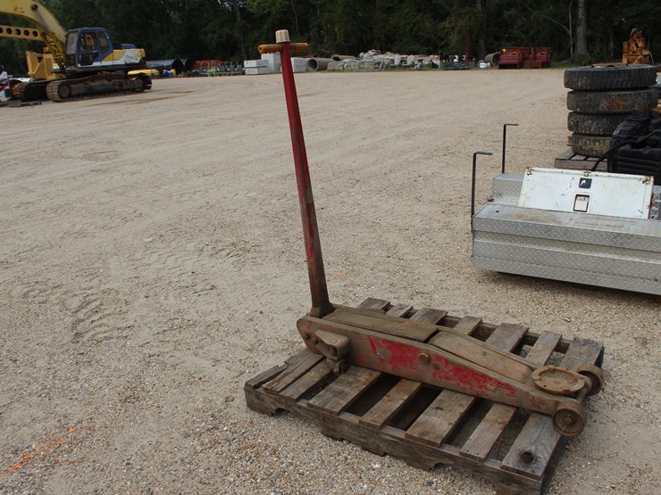 #1669-•-snap-on-7-ton-floor-jack-image-2