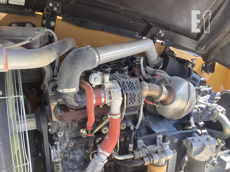 2021-caterpillar-tl1055-image-13