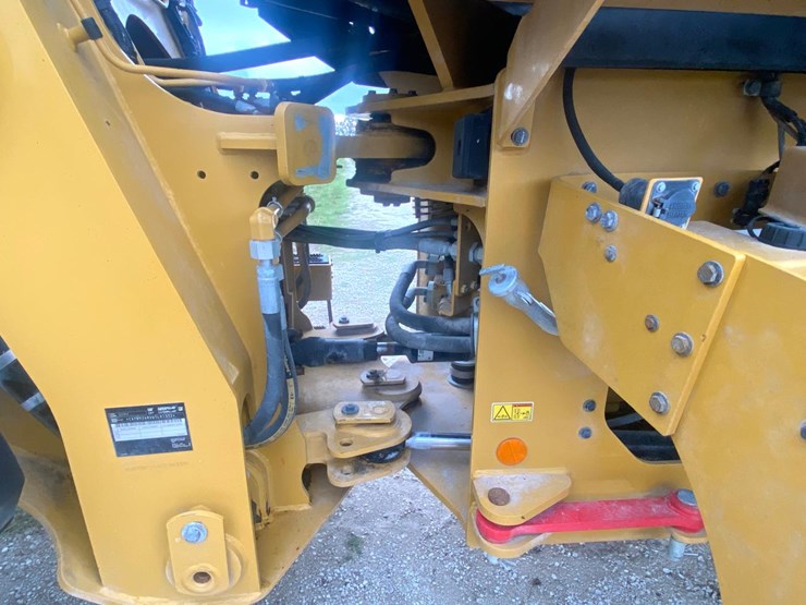 2021-caterpillar-926m-image-27