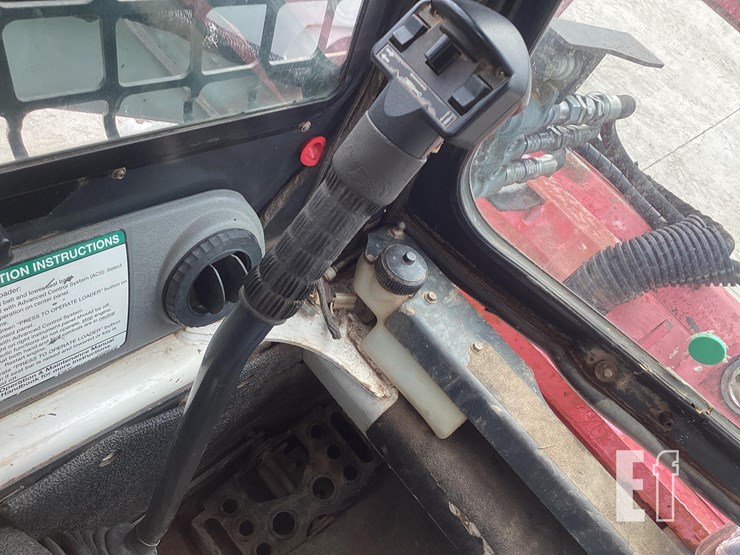 2007-bobcat-t300-image-21