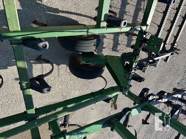 2004-john-deere-2210-image-37
