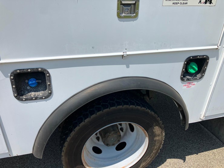 2015-f-550-bucket-truck.-image-10