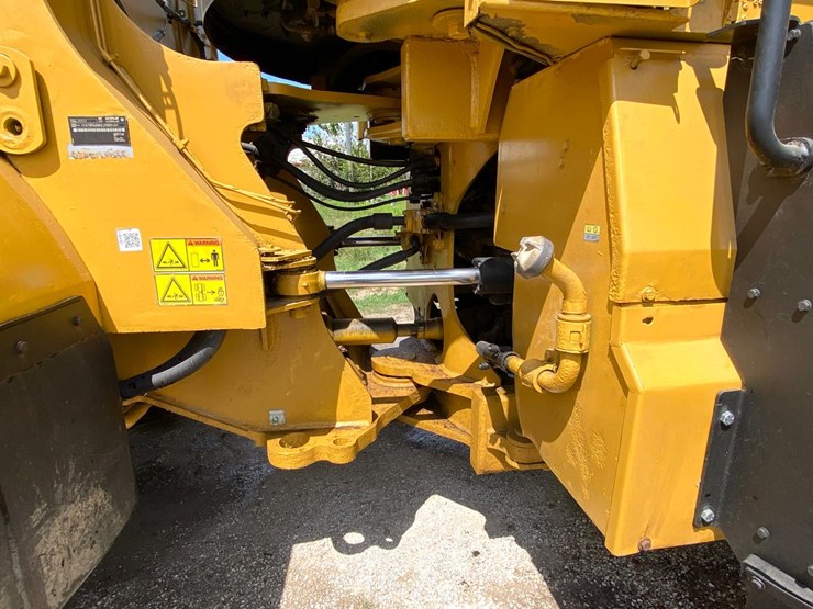 2015-caterpillar-966m-image-23