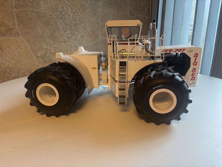 1/16-big-bud-747-tractor-dcp-image-3