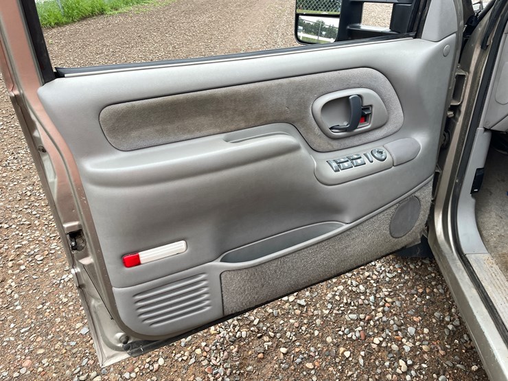 2000-chevrolet-3500-image-15