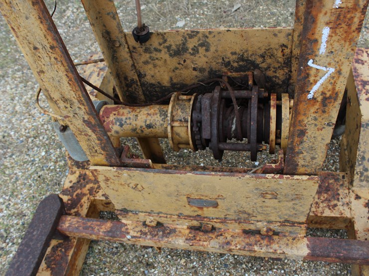 #1647-•-lift-with-electric-winch-and-motor,-wheel-mtd-image-3
