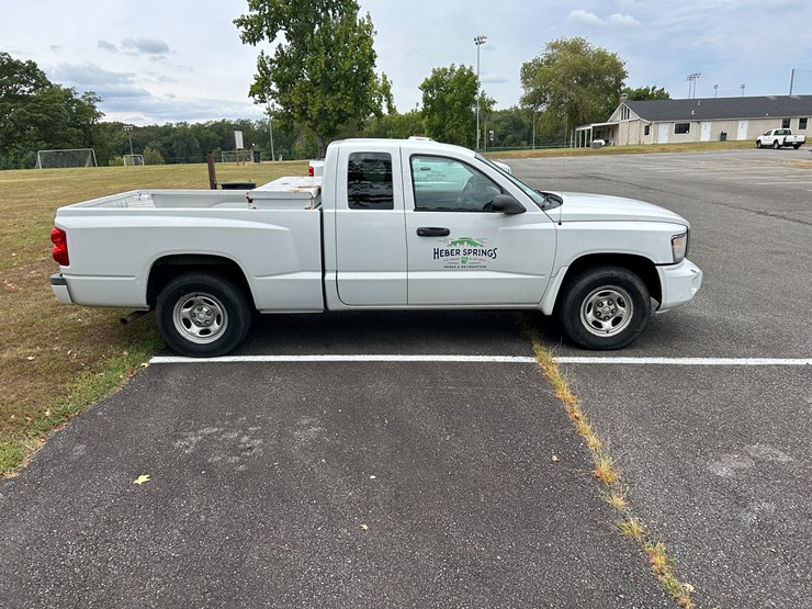 2010-dodge-dakota-image-12