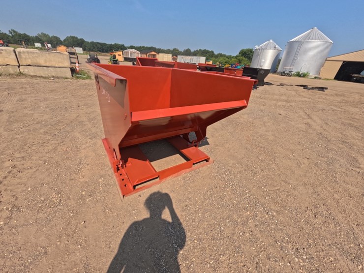 #5253-•-2-yard-self-dumping-hopper-image-3