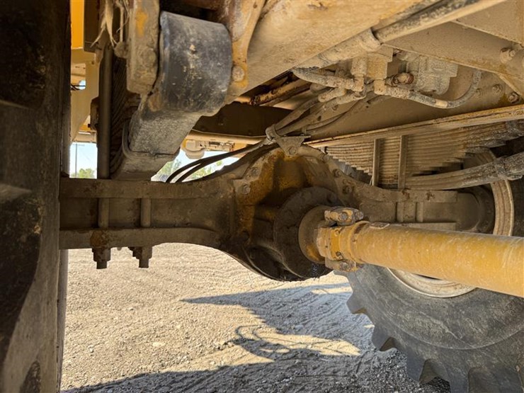 2005-john-deere-70-image-9