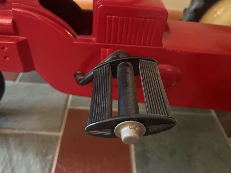 gene-gregory-cockshutt-30-pedal-tractor-image-10