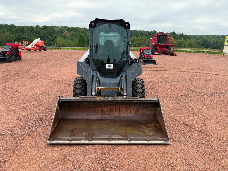 2010-deere-320d-image-2