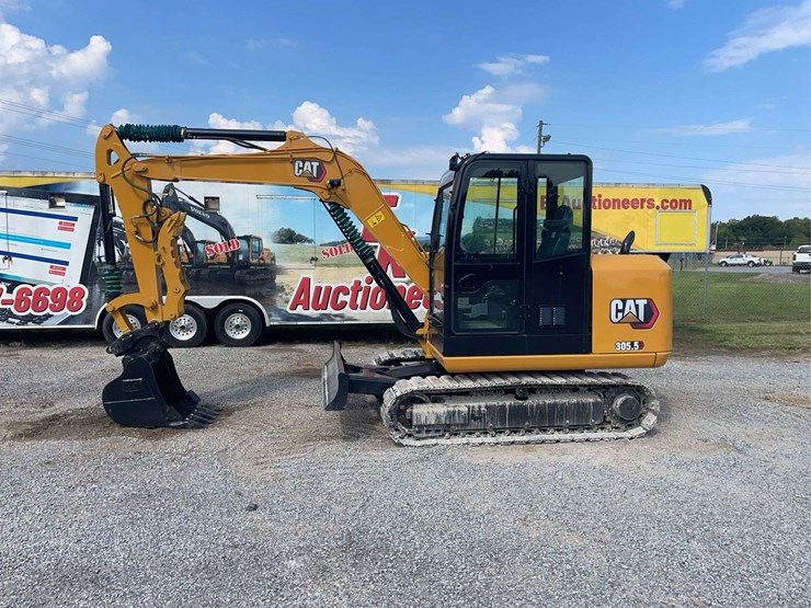 2021-caterpillar-305.5-image-2