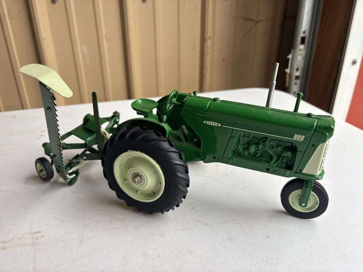 1/16-oliver-880-and-sickle-mower-image-7