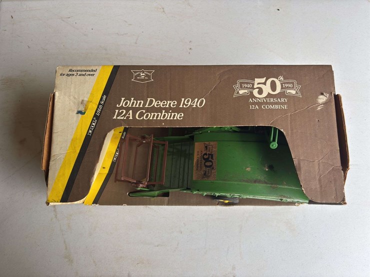(2)-1/16-john-deere-12a-combine-and-1/32-40-series-tractor-nib-ertl-image-7